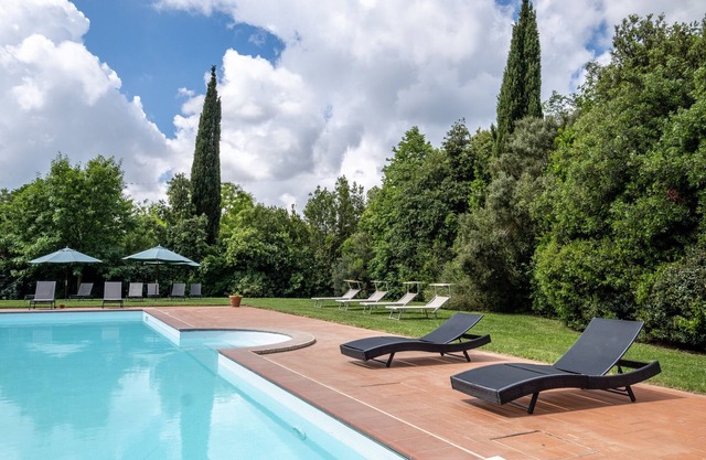 Farmhouse 'Rosaspina - Appartamento 5' with Shared Pool, Wi-Fi and Air Conditioning
