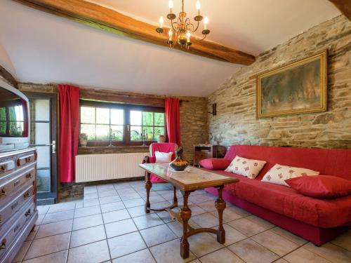 Farmhouse situated at the edge of the woods, cleaning included