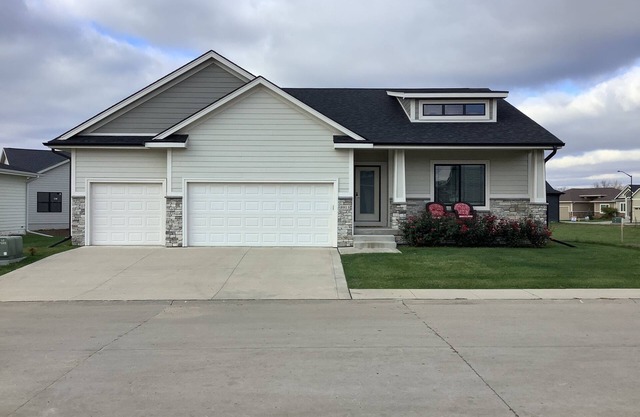 Farmhouse style Villa with front porch, 4 bedroom, 3 baths, and 2 living areas