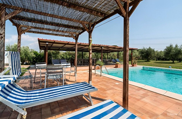 FARMHOUSE THE LILY OF S.ANTONIO WITH GARDEN FOR PETS AND PRIVATE POOL