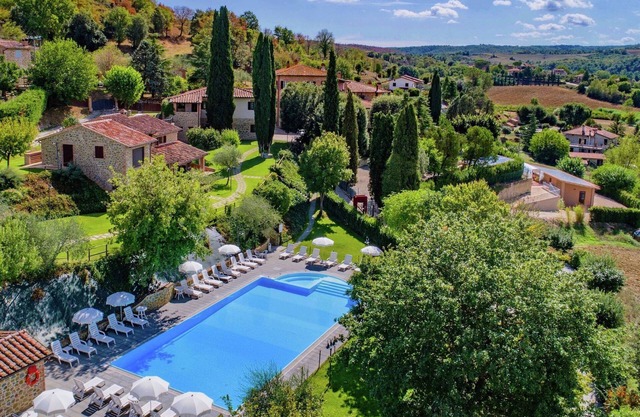Farmhouse Umbria-Tuscany with Pool