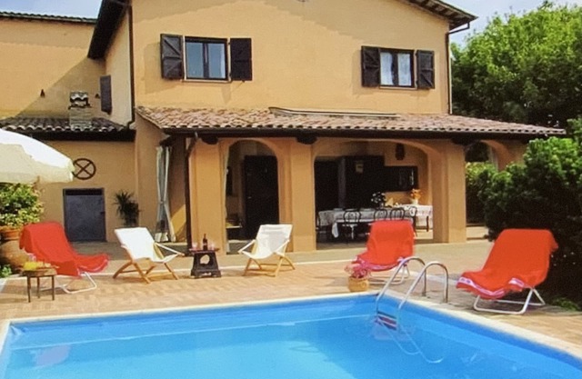 Farmhouse with pool and park, ideal for families or groups of friends