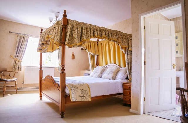 Farmhouse Wing - Stunning 2 bedroomed Farmhouse.