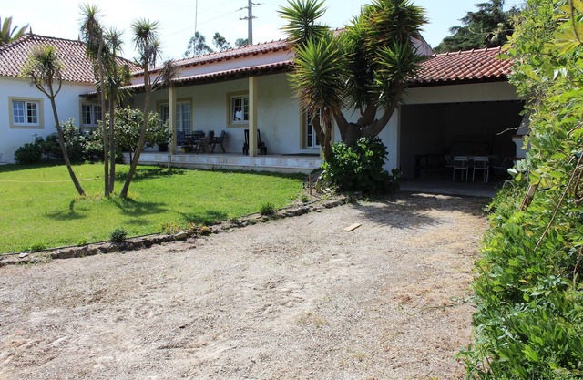 Farmhouse with large outdoor garden, private, near the beach, very green and quiet