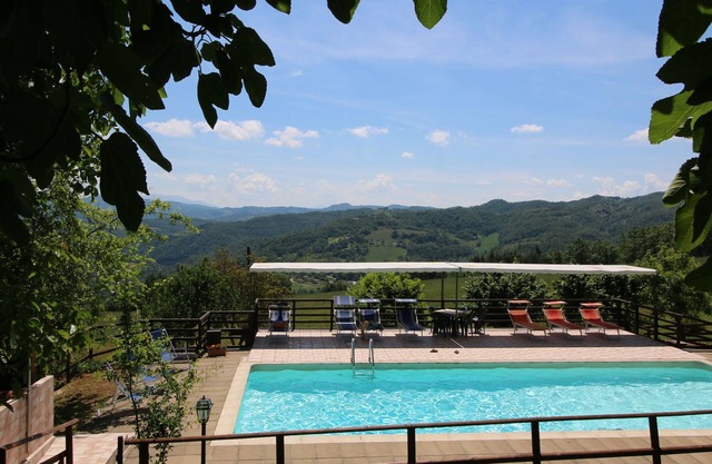 Farmhouse with Pool & Spa