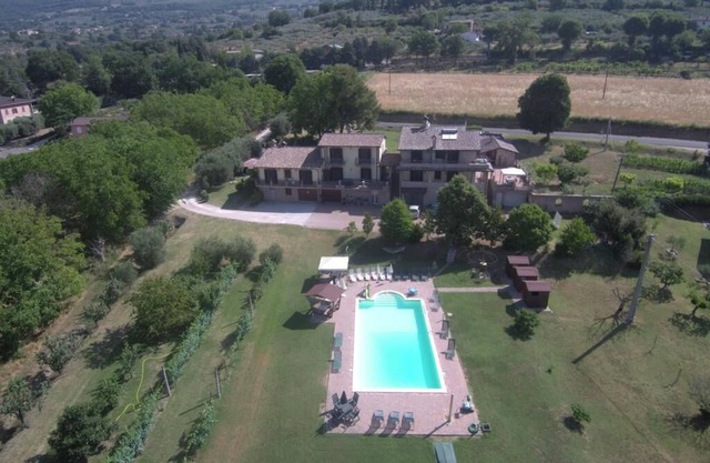 Farmhouse with private pool near Assisi -25 people