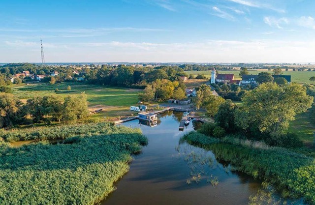 Fauler Schlafplatz - Hausboote und Fischkutter direkt am Meer