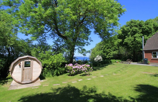 Favorite place by the sea - beach house on Mühlendamm with sea view, garden, oven and