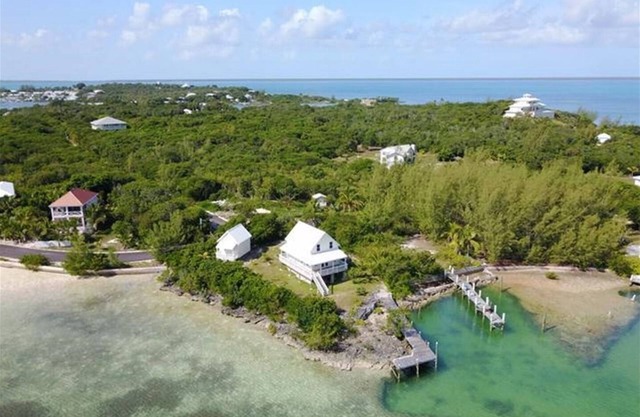 Featured on HGTV! Protected deep water dock !