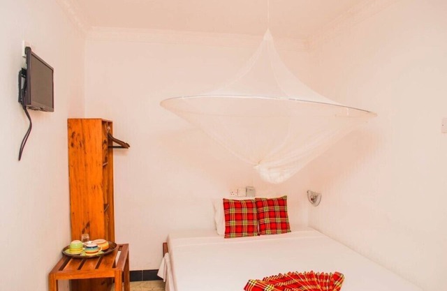 Featuring free WiFi, Rooftop Cafe ,close to ferry terminal & City attractions 3