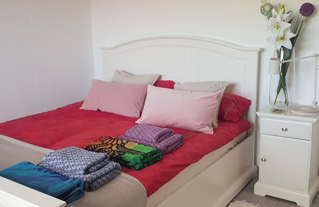 Feel-good organic accommodation for 1-2 between DK & FL port