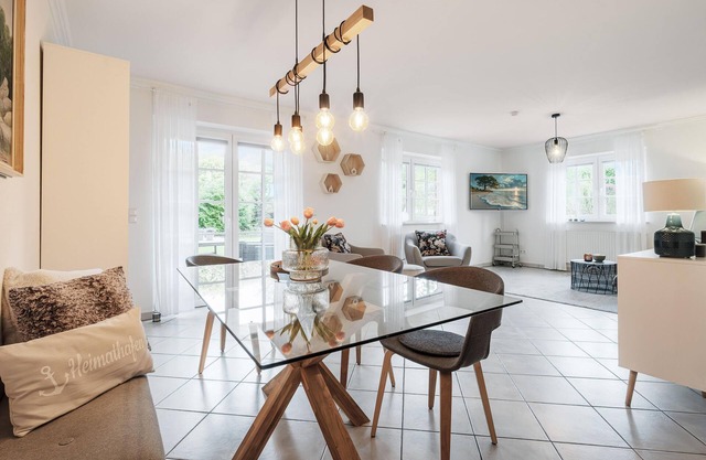 Feel-good place by the sea. Modern, accessible apartment with sun terrace and garden