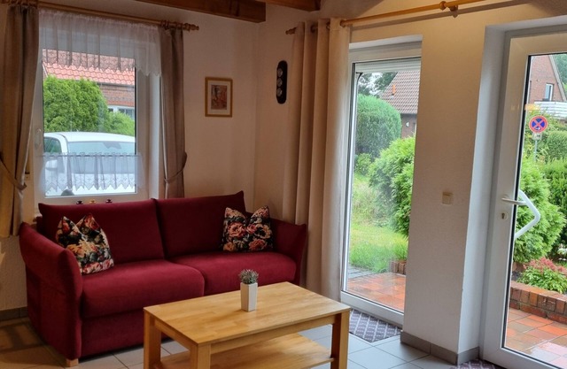 Fehaus, shower/WC, 1 bedroom, 1 living-bedroom in front - Helena am Badesee,