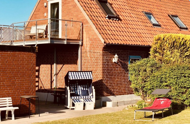 Fehmarn - beach at 500m, modern apartment, enclosed Garden, balcony, sea view, dog