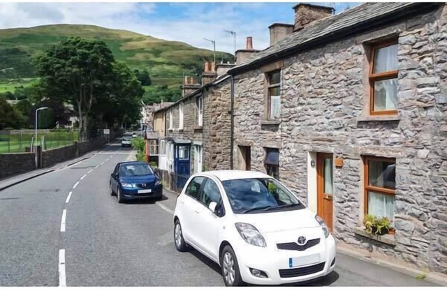 FELLS COTTAGE, pet friendly, character holiday cottage in Sedbergh