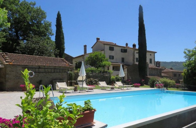 Fenice, Tuscan Villa, Private pool, stunning scenery, WIFI!