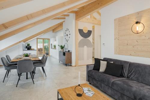 FENJOY Ferienapartments am Chiemsee mit Bergblick