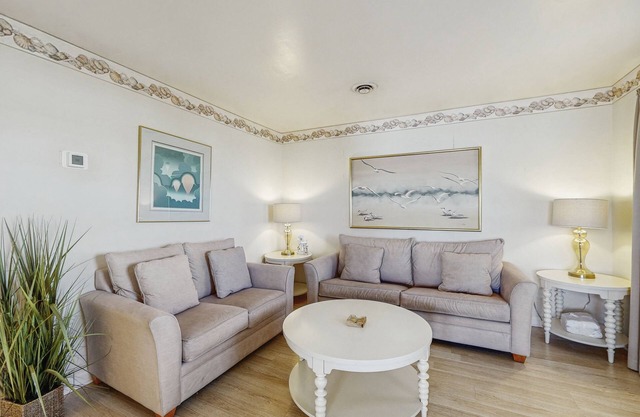 Fenwick Island Condo on 2nd Floor w/Free WiFi, Washer/Dryer, Central AC, & Cable