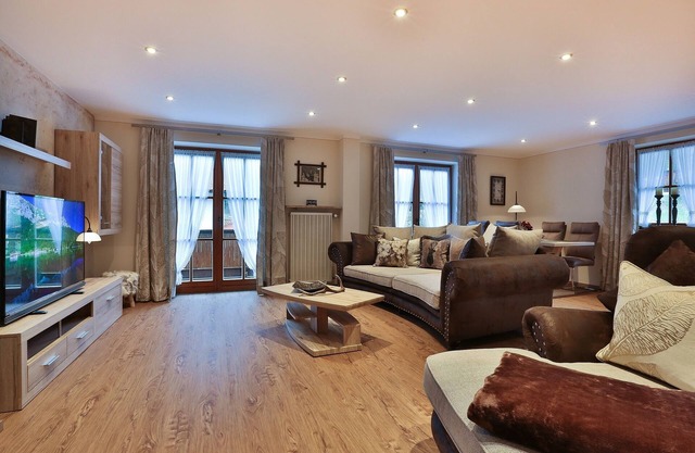 Ferienwohnung Nr. 3, mit Balkon und Bergblick, 66 qm
