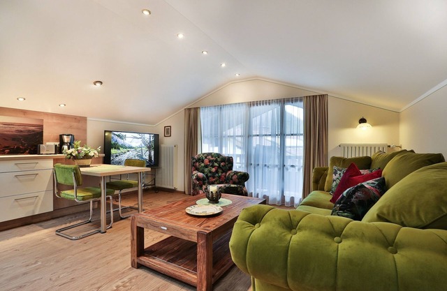 Ferienwohnung Nr. 4, mit Balkon und Bergblick, 48 qm