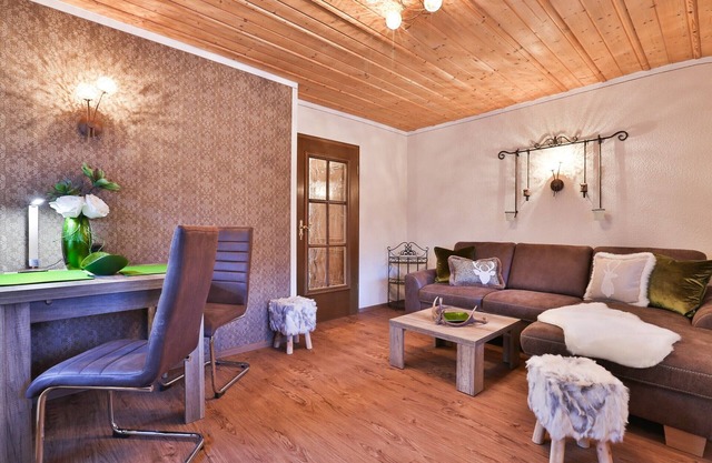 Ferienwohnung Nr. 1, 1-2 Personen, 50 qm, Bad/WC, Balkon und Bergblick, TV, Geschirrspüler, 1 Schlafzimmer, Nord-Westen