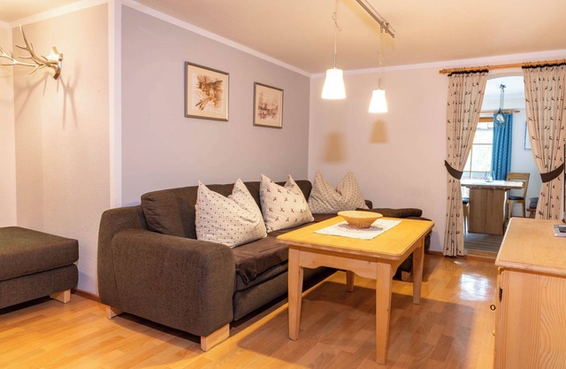 Ferienwohnung Watzmann, 2-5 Personen, 75 qm, Dusche/WC, Balkon, TV, Geschirrspüler, 2 Schlafzimmer, Nichtraucher, Südosten