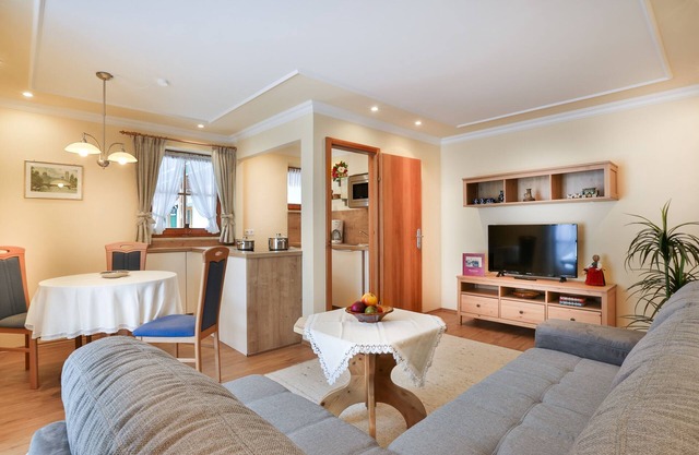 Ferienwohnung Steinberg, 1-3 Personen, 58 qm, Dusche/WC, TV, 2 separate Schlafzimmer, Geschirrspüler, Süd-West