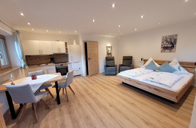Ferienwohnung Steinberg, 1-2 Personen, 37 qm, Balkon mit Bergblick, W-lan, Wohn-schlafraum