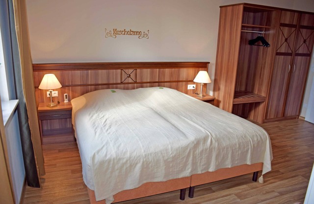 Ferienappartement Abendrot mit Balkon und Kamin - Gutshaus-appartem. mit Kamin, Außenpool und tlw