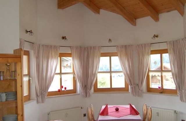 Feriendomizil inmitten unberührter Natur. Schlafzimmer auf der Galerie.