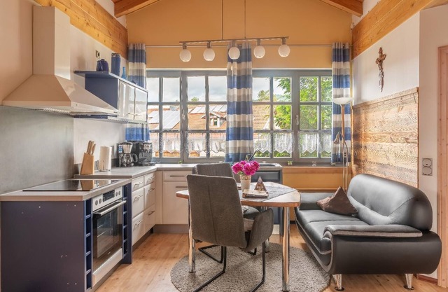 Feriendomizil mit Balkon im Bay. Wald. Saunabereich im Haus.