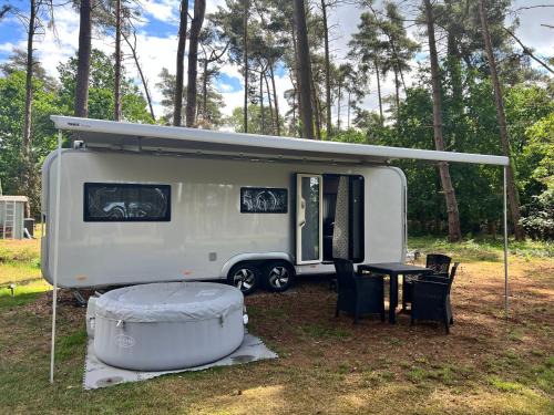 Ferienhäuser Insel Usedom - Luxuswohnwagen 4 mit Whirlpool direkt am Achterwasser