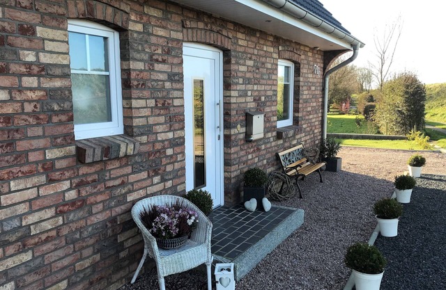 Ferienhaus am Deich der Husumer Bucht an der Nordsee 3 SZ + 2 Bäder bis 6 Pers