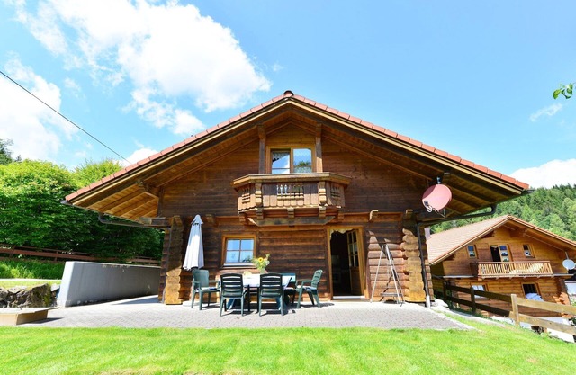 Ferienhaus aus Holz in der Nähe des Skigebiets