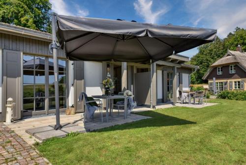 Ferienhaus Frische Brise 33 Feriendorf Klein Stresow Rügen by ruyastay
