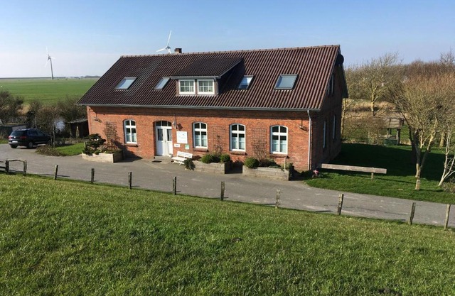 Ferienhaus Hemenswarft direkt an der Nordsee mit Meerblick