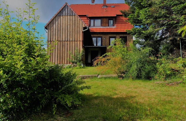 Ferienhaus im Bergdorf mit Terasse und Garten