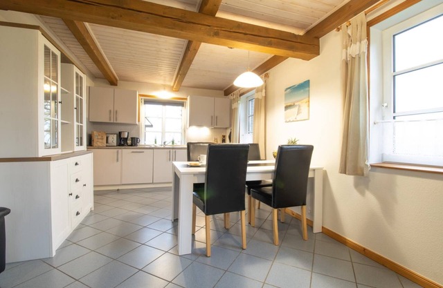Ferienhaus Möwe, Doppelhaushälfte für bis zu 4 Personen mit Garten und Sauna, Hunde Erlaubt!