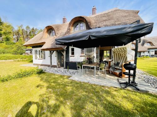 Ferienhaus Mee h r Zeit 07 Feriendorf Klein Stresow Rügen by ruyastay