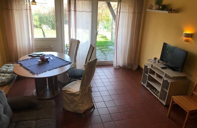 Ferienhaus mit 2 Schlafzimmern, Kaminofen, Terrasse und Garten