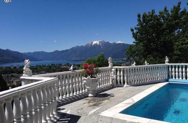 Ferienhaus Patrizia with a fantastic view of Lake Maggiore and the pool