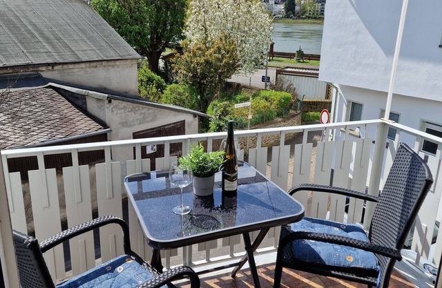 Ferienhaus Steigrhein Apartment mit Balkon und Flussblick im Obergeschoss
