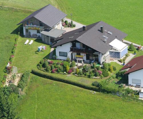 Ferienhaus und Ferienwohnungen Holzapfel Geiersthal