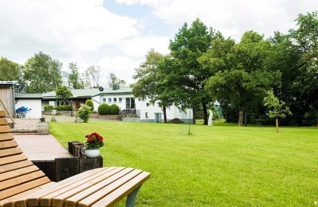 Ferienhof - Weites - Land, large apartment with terrace, garden and children's playground