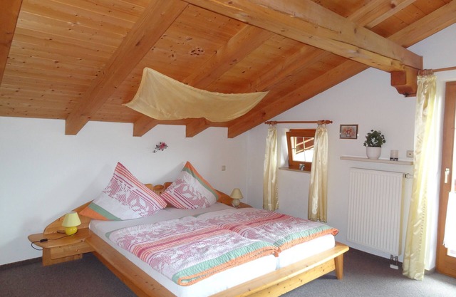Ferienwohnung Nr. 2, 2-4 Personen, 55 qm, mit extra Schlafzimmer, Wohn-/Schlafraum und Balkon