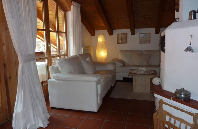 Ferienwohnung Suite Silberdistel, 1 bis 2 Personen, 75 qm, 1 Schlafzimmer, 2 Bäder mit Dusche + Wanne, Kachelofen, Balkon
