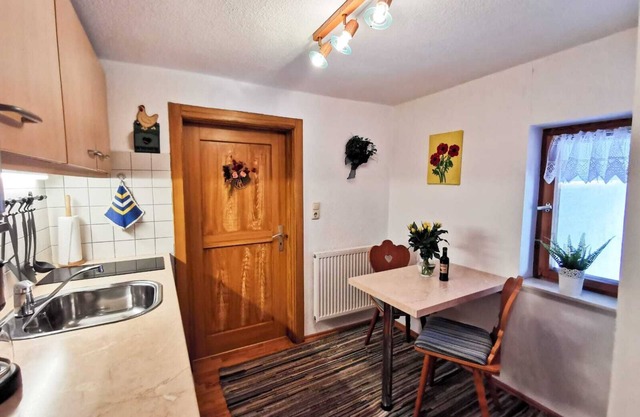 Ferienwohnung Schlafende Hexe, 1 bis 2 Personen, 40 qm, mit Dusche/WC, Balkon, Wohn-/Schlafraum getrennt