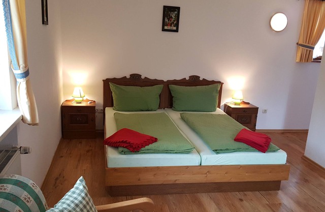 Ferienwohnung Hochkalter für 2 Personen, kombinierter Wohn- Schlafraum, Dusche/WC, Balkon, 36 qm