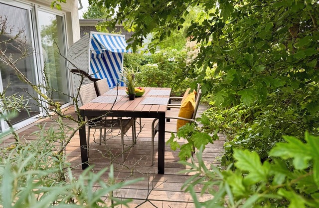Ferienwohnung mit Terrasse und Strandkorb Direkt Hinter dem Deich