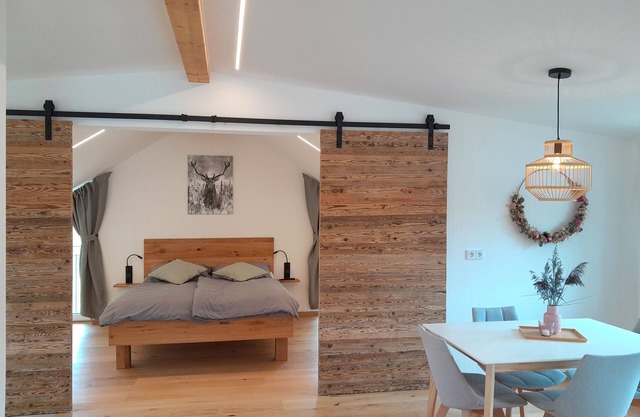 Ferienwohnung Bergblick Loft, 57 qm mit Separatem Schlafzimmer und West-balkon